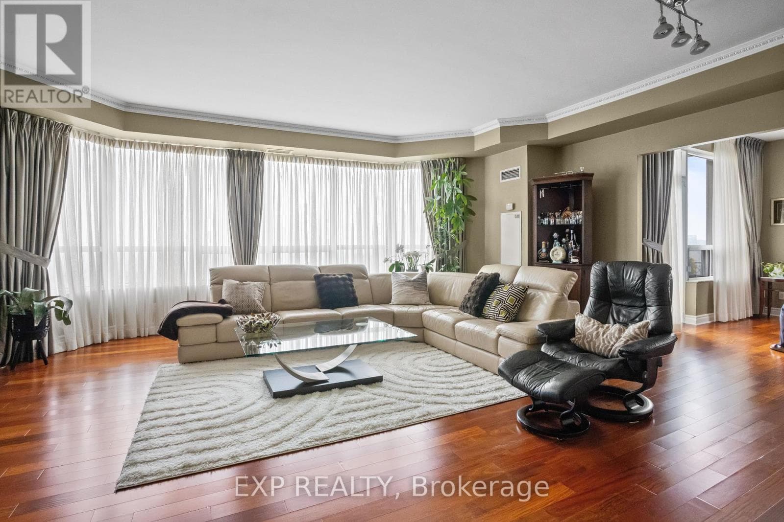 Photo of 2709 - 25 KINGSBRIDGE GARDEN CIRCLE