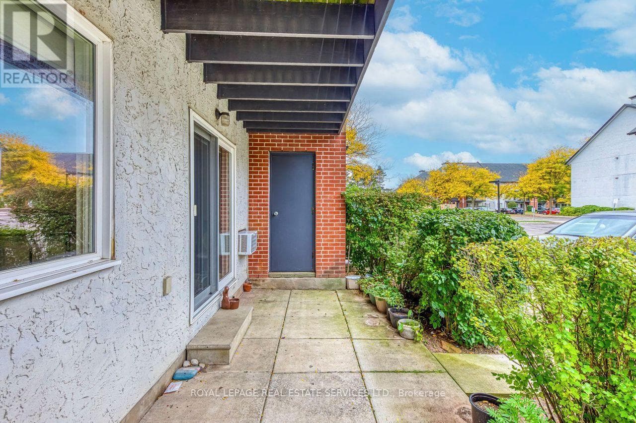 Photo of 911 - 1450 GLEN ABBEY GATE