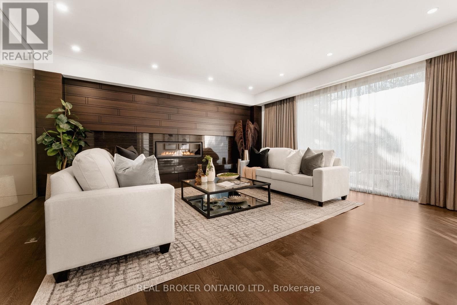 Photo of 436 GLENGARRY AVENUE