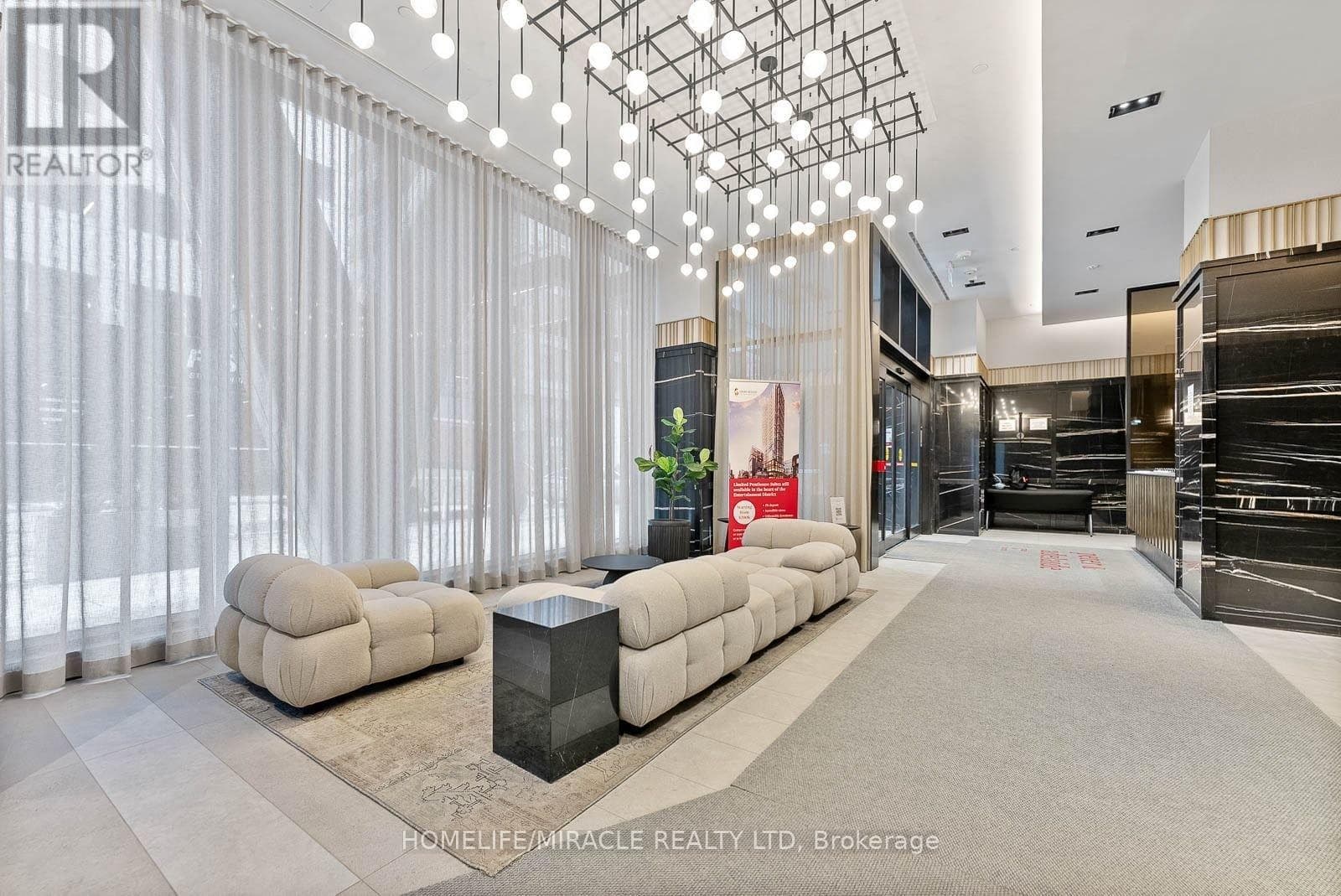 Photo of 1322 - 108 PETER STREET