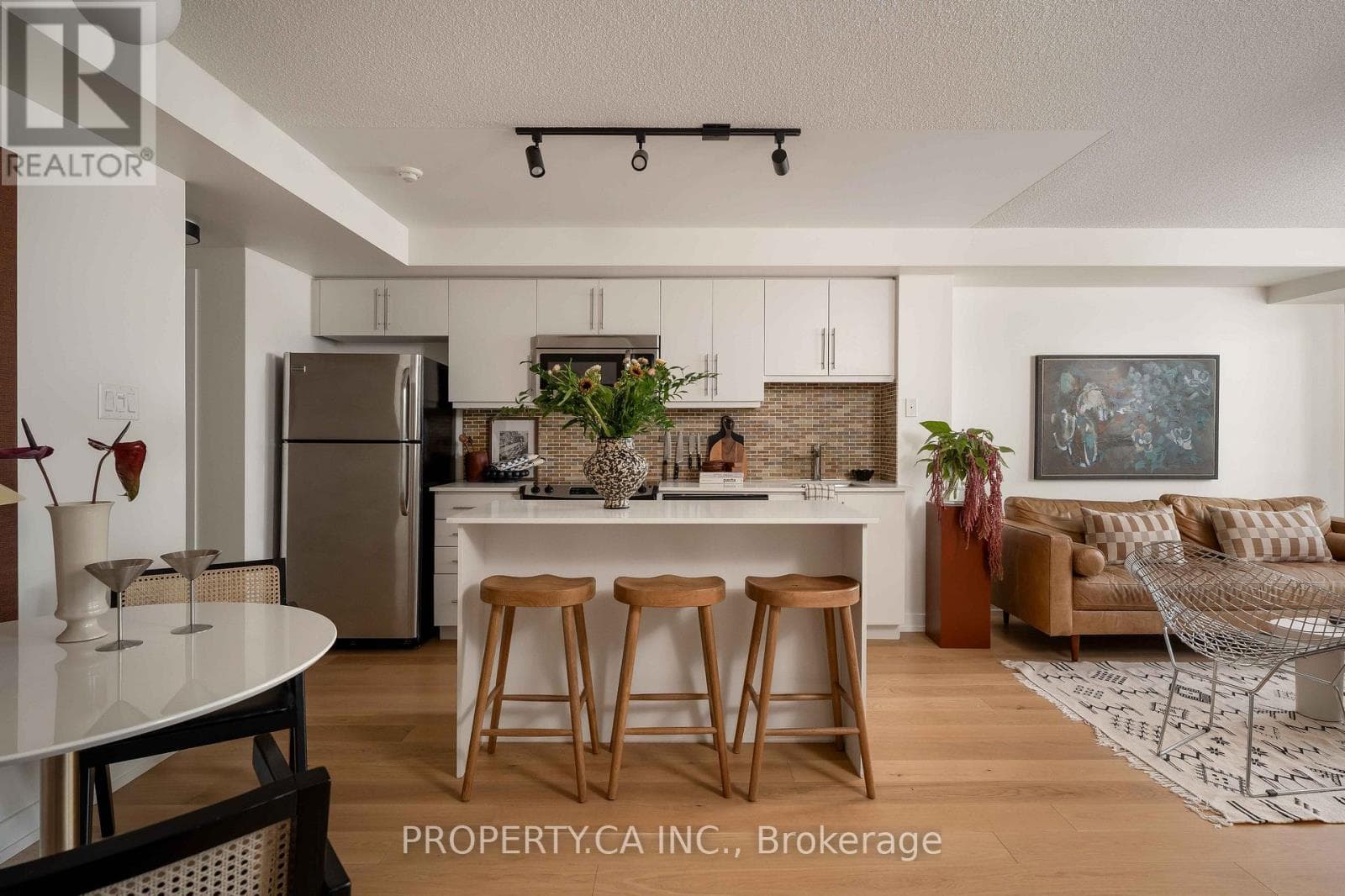 Photo of 413 - 1171 QUEEN STREET W