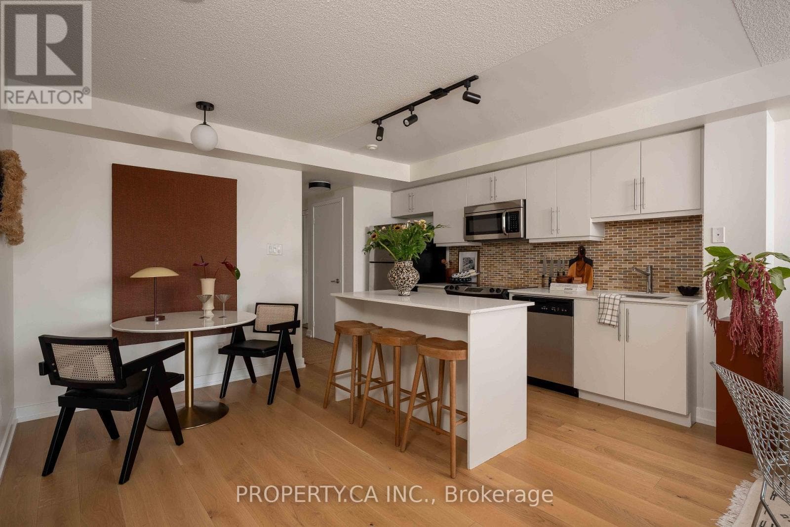 Photo of 413 - 1171 QUEEN STREET W