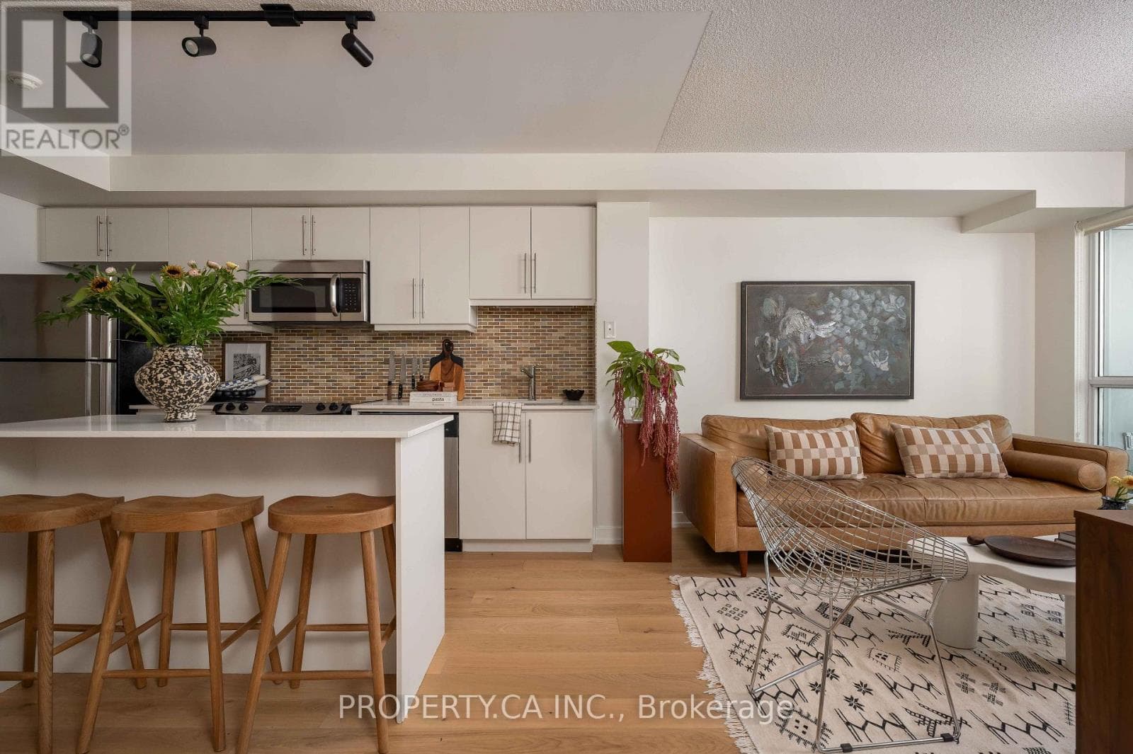 Photo of 413 - 1171 QUEEN STREET W
