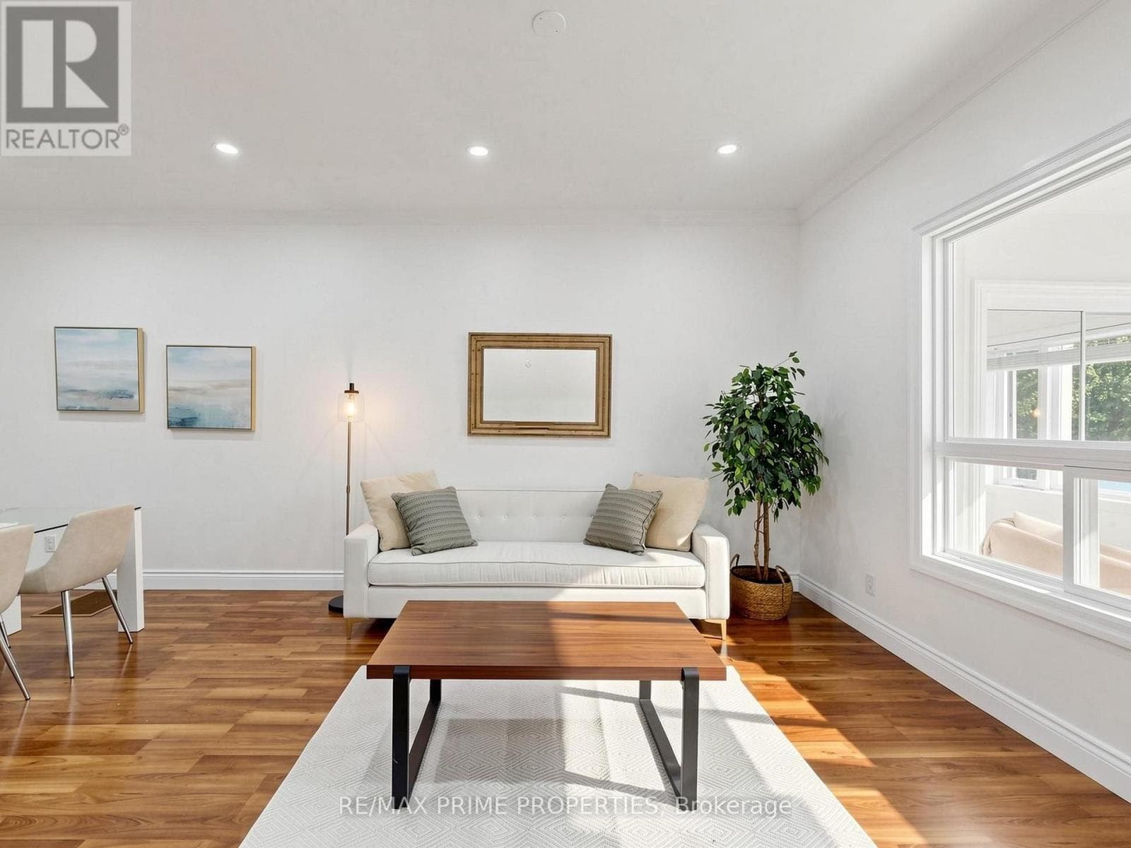 Photo of 18 DENTONIA PARK AVENUE S