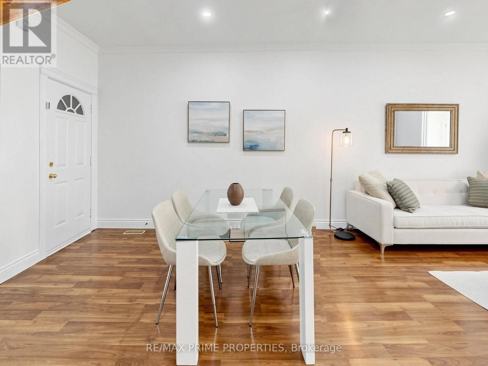 Photo of 18 DENTONIA PARK AVENUE S