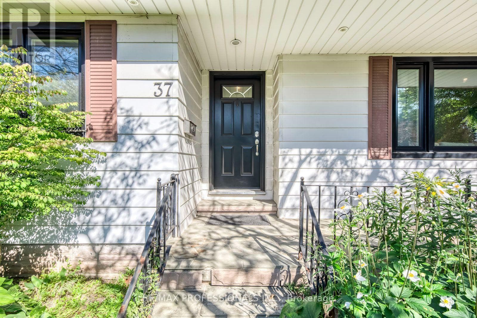 Photo of 37 MCLAUGHLIN ROAD N