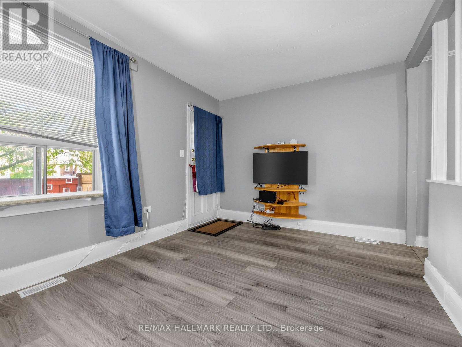 Photo of 201 LINSMORE CRESCENT