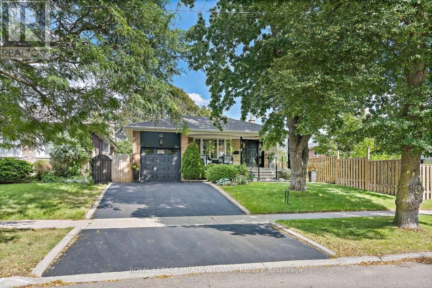 Photo of 42 OXENDEN CRESCENT