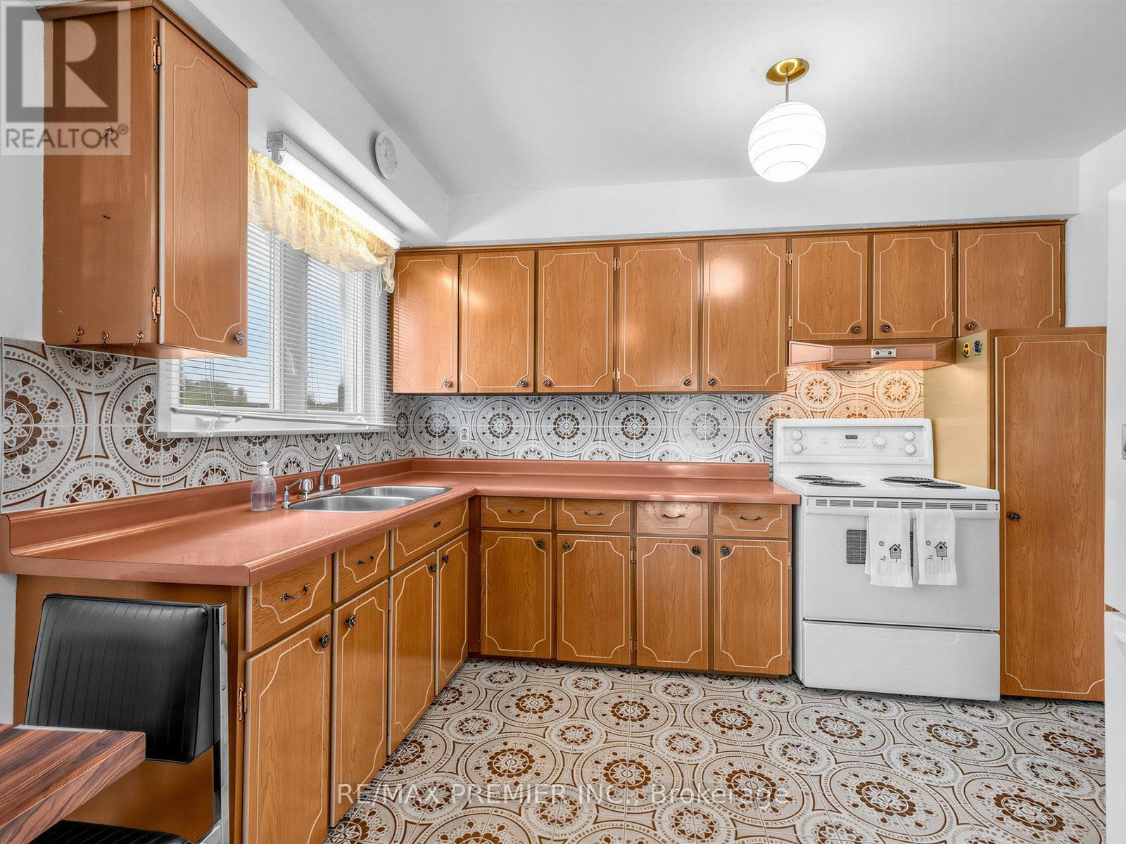 Photo of 12 GOLDCREST BOULEVARD