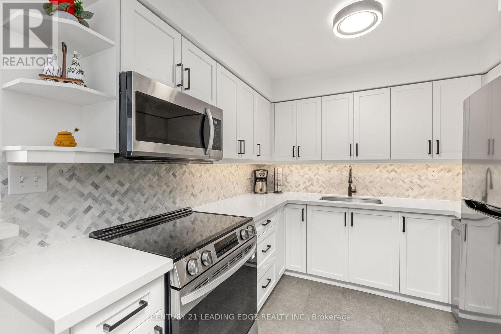 Photo of 206 - 2199 SIXTH LINE