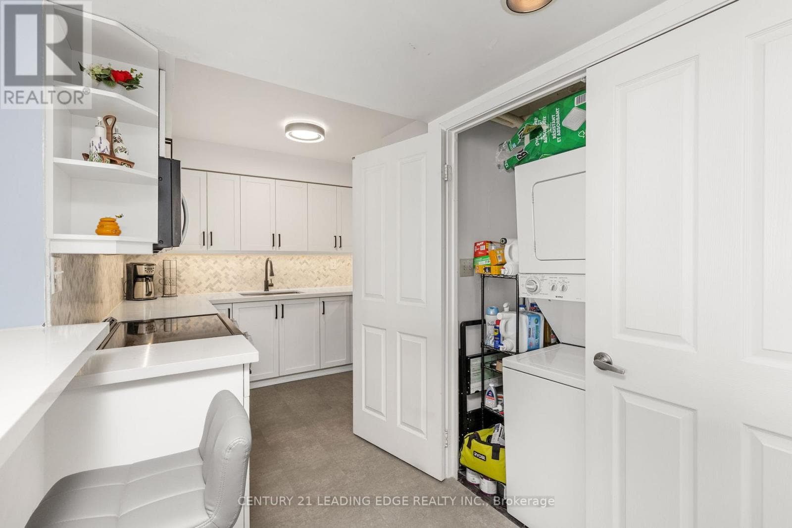 Photo of 206 - 2199 SIXTH LINE