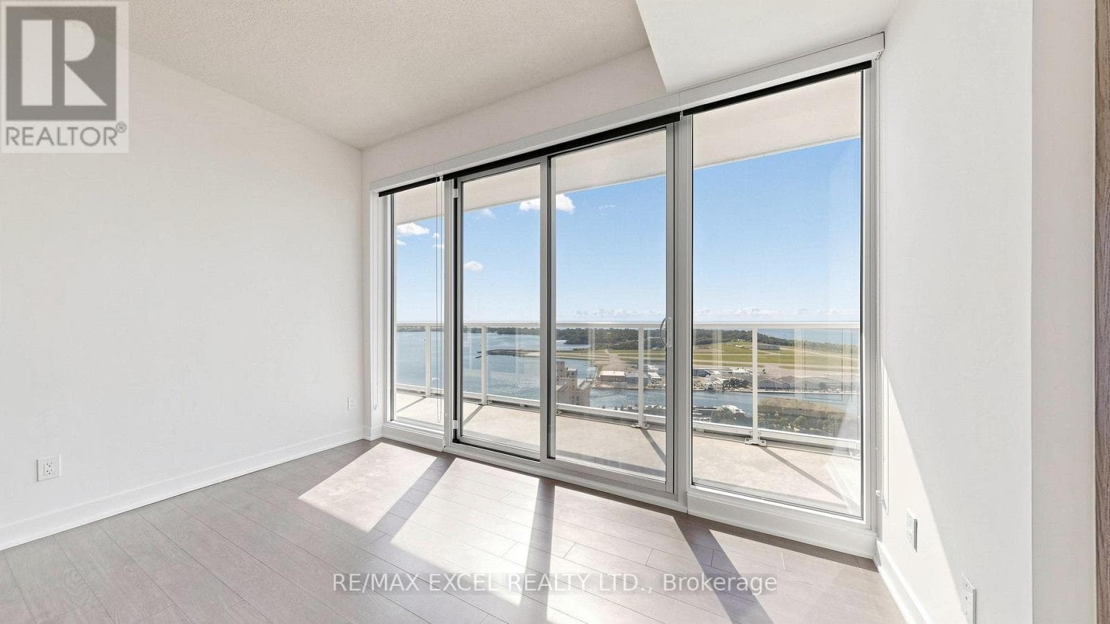 Photo of 4002 - 17 BATHURST STREET