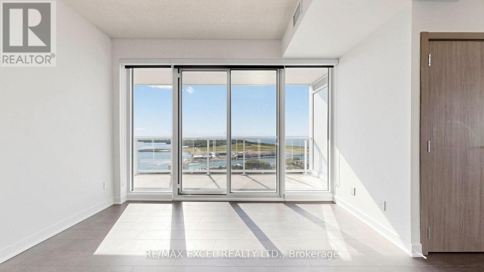 Photo of 4002 - 17 BATHURST STREET