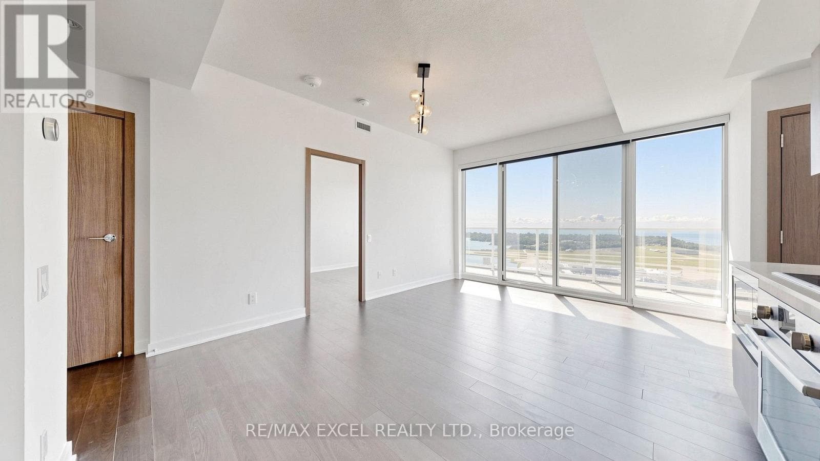 Photo of 4002 - 17 BATHURST STREET