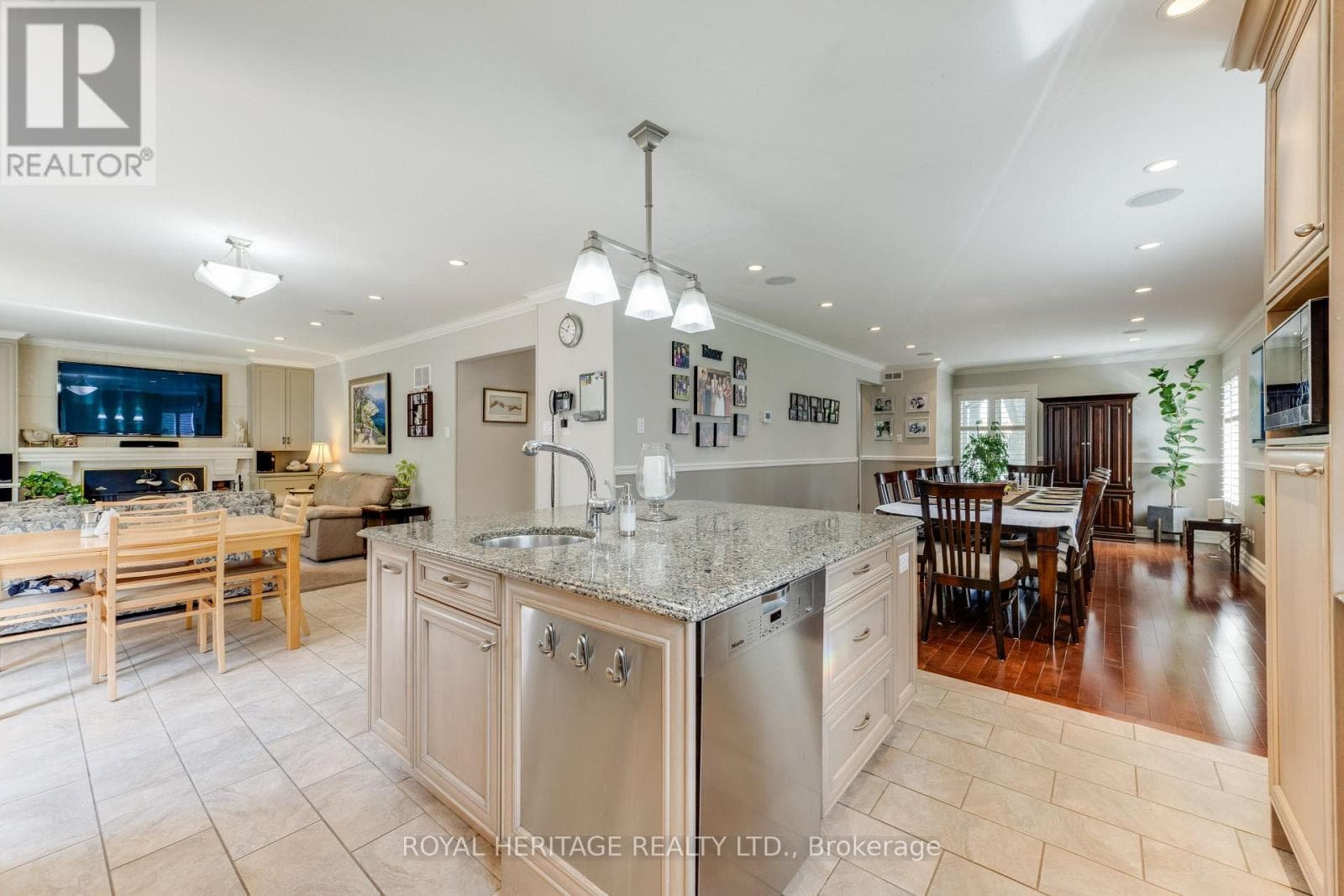 Photo of 8 CHANTREY COURT