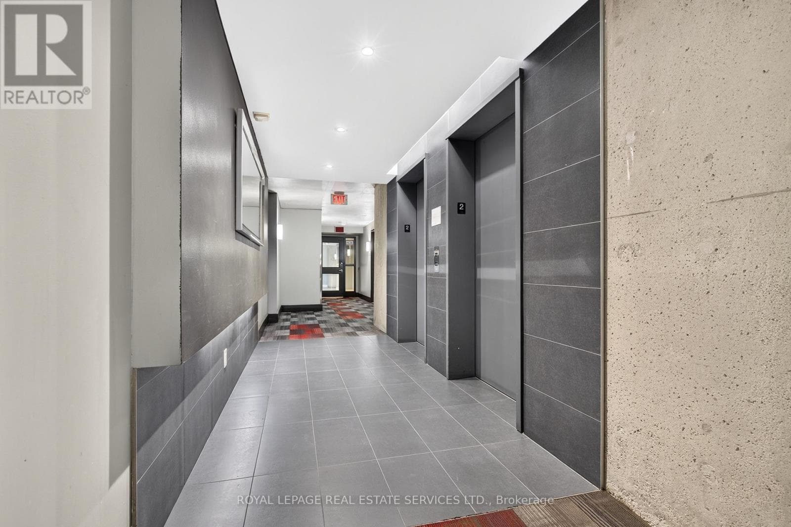 Photo of 215 - 1040 THE QUEENSWAY