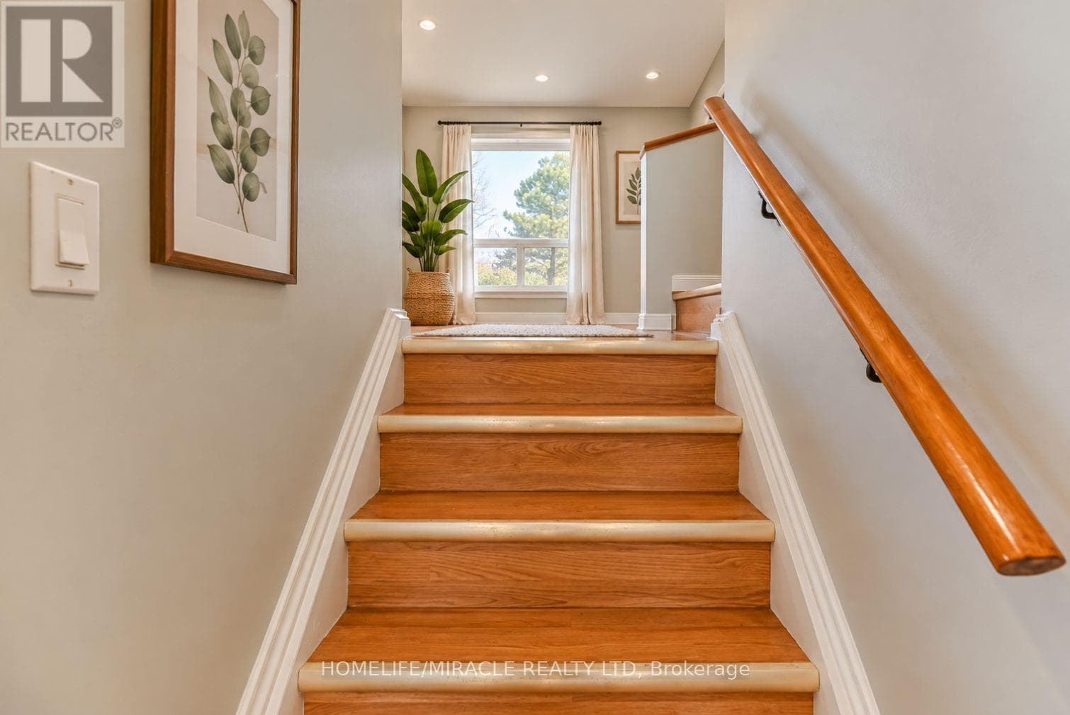 Photo of 201 - 6444 FINCH AVENUE W