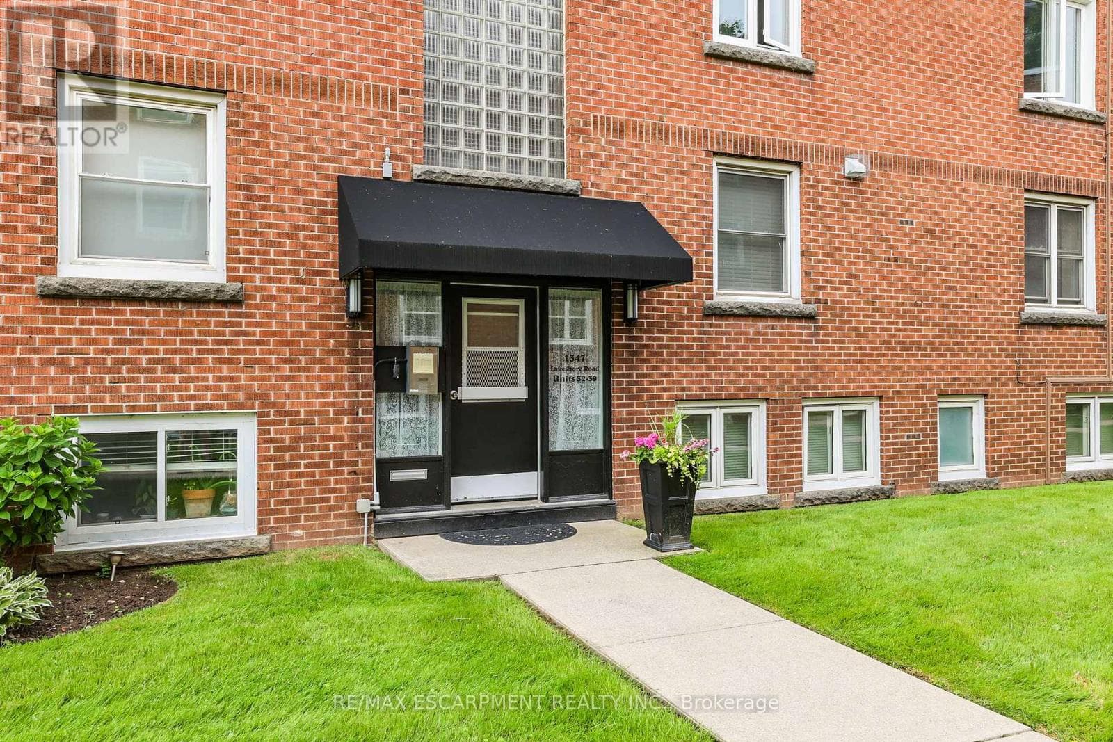 Photo of 37 - 1347 LAKESHORE ROAD