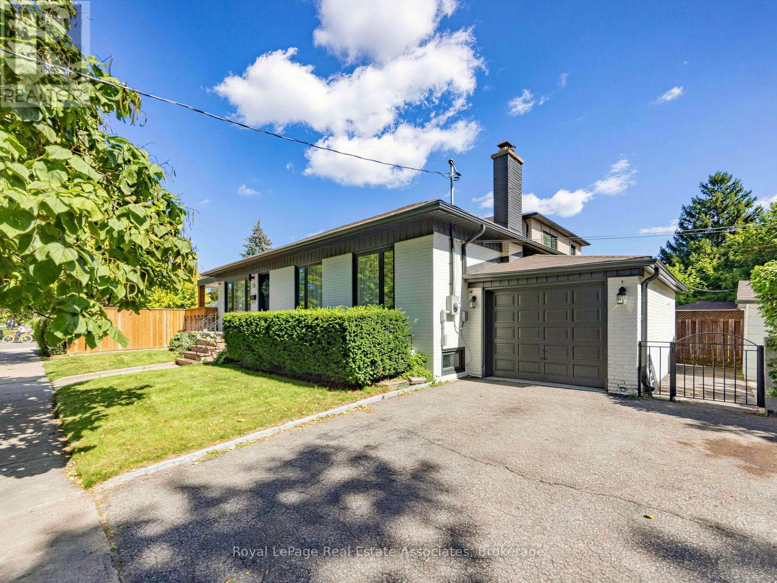 Photo of 25 TREEVIEW DRIVE