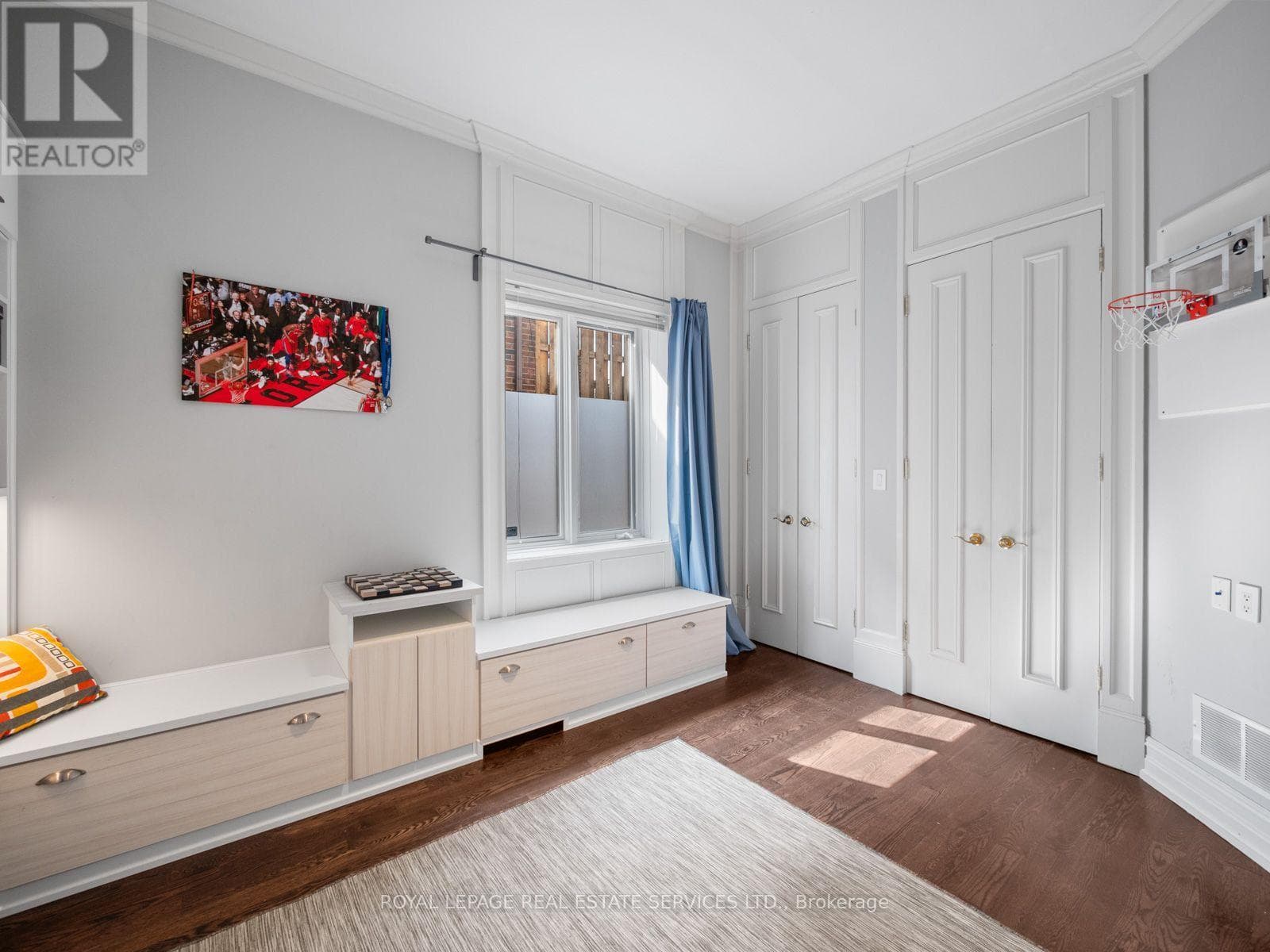 Photo of 4 - 276 SPADINA ROAD