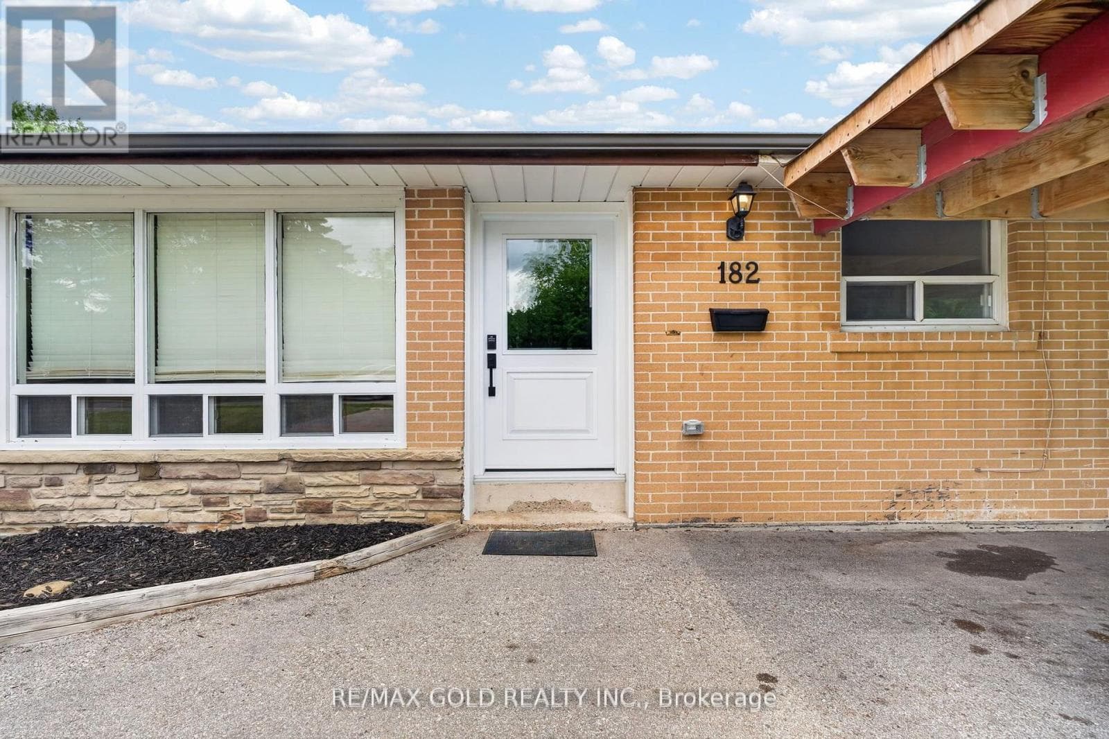 Photo of 182 MCMURCHY AVENUE S