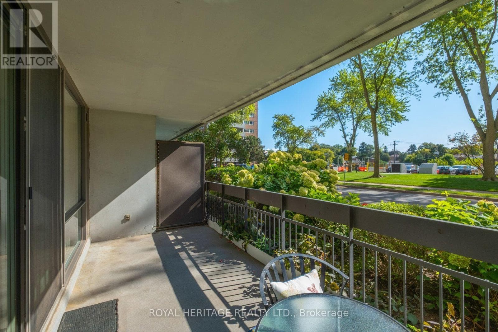 Photo of 104 - 260 SCARLETT ROAD