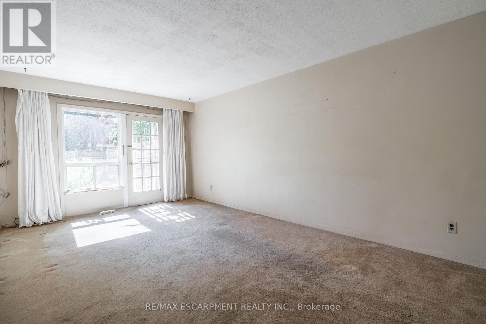 Photo of 8 - 519 CLARIDGE ROAD