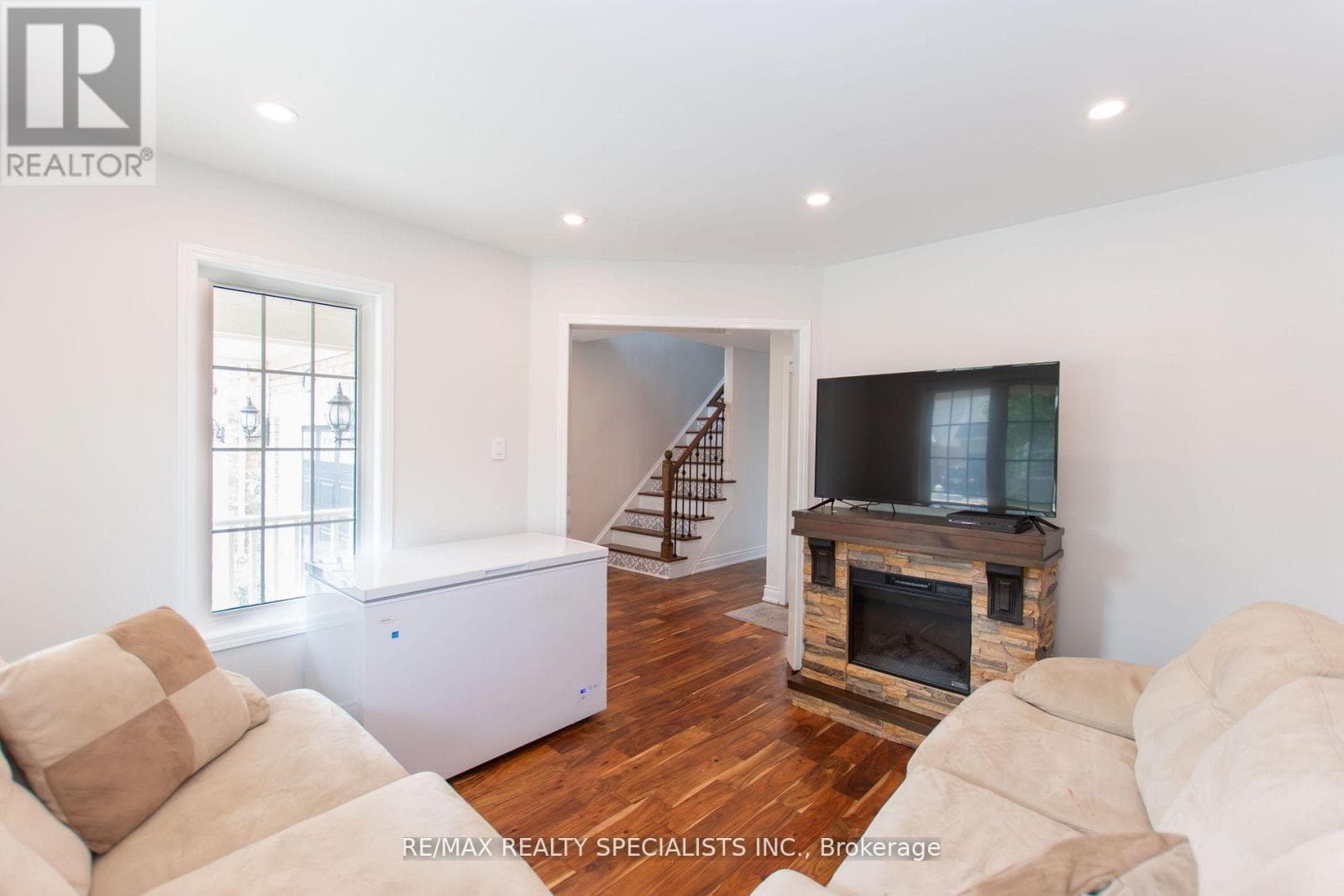 Photo of 929 PHILBROOK DRIVE