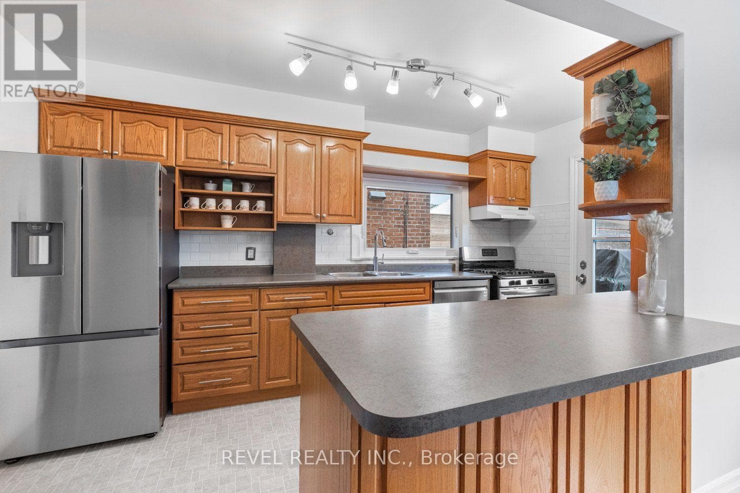 Photo of 165 NORTHCLIFFE BOULEVARD