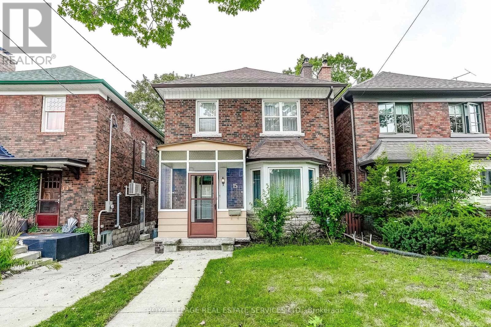 Photo of 15 OAKVIEW AVENUE