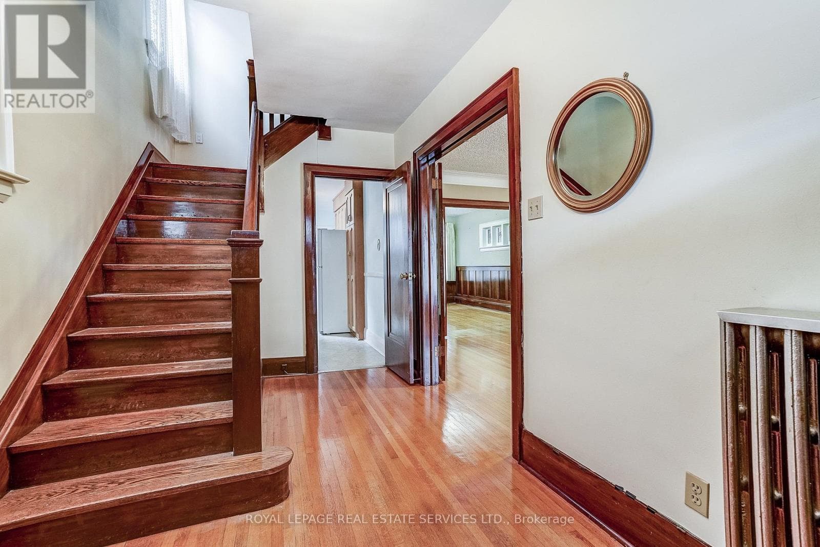 Photo of 15 OAKVIEW AVENUE