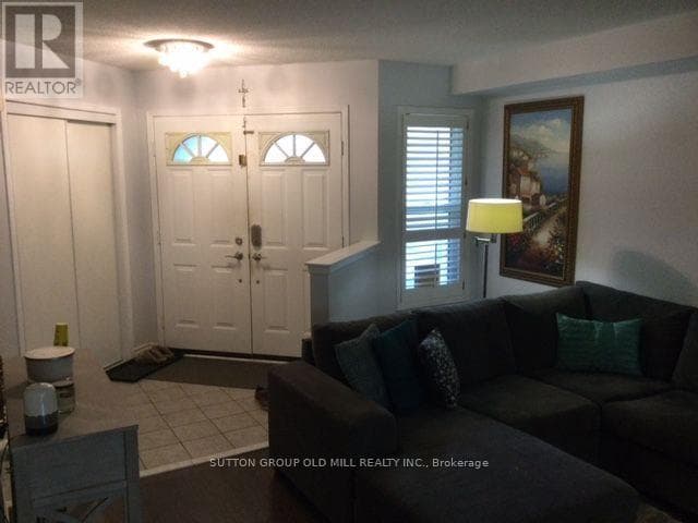 Photo of 3926 BEECHNUT ROW