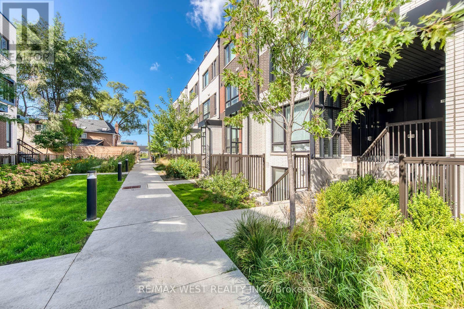 Photo of 3 - 40 ED CLARK GARDENS BOULEVARD