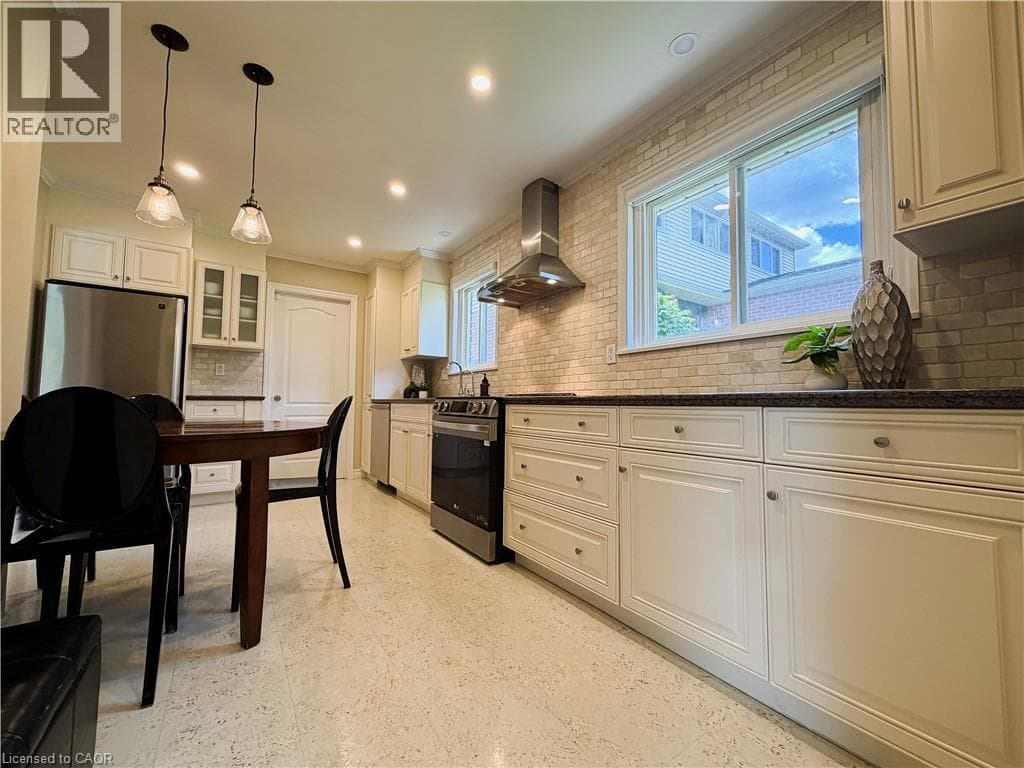 Photo of 238 LAURIER Avenue