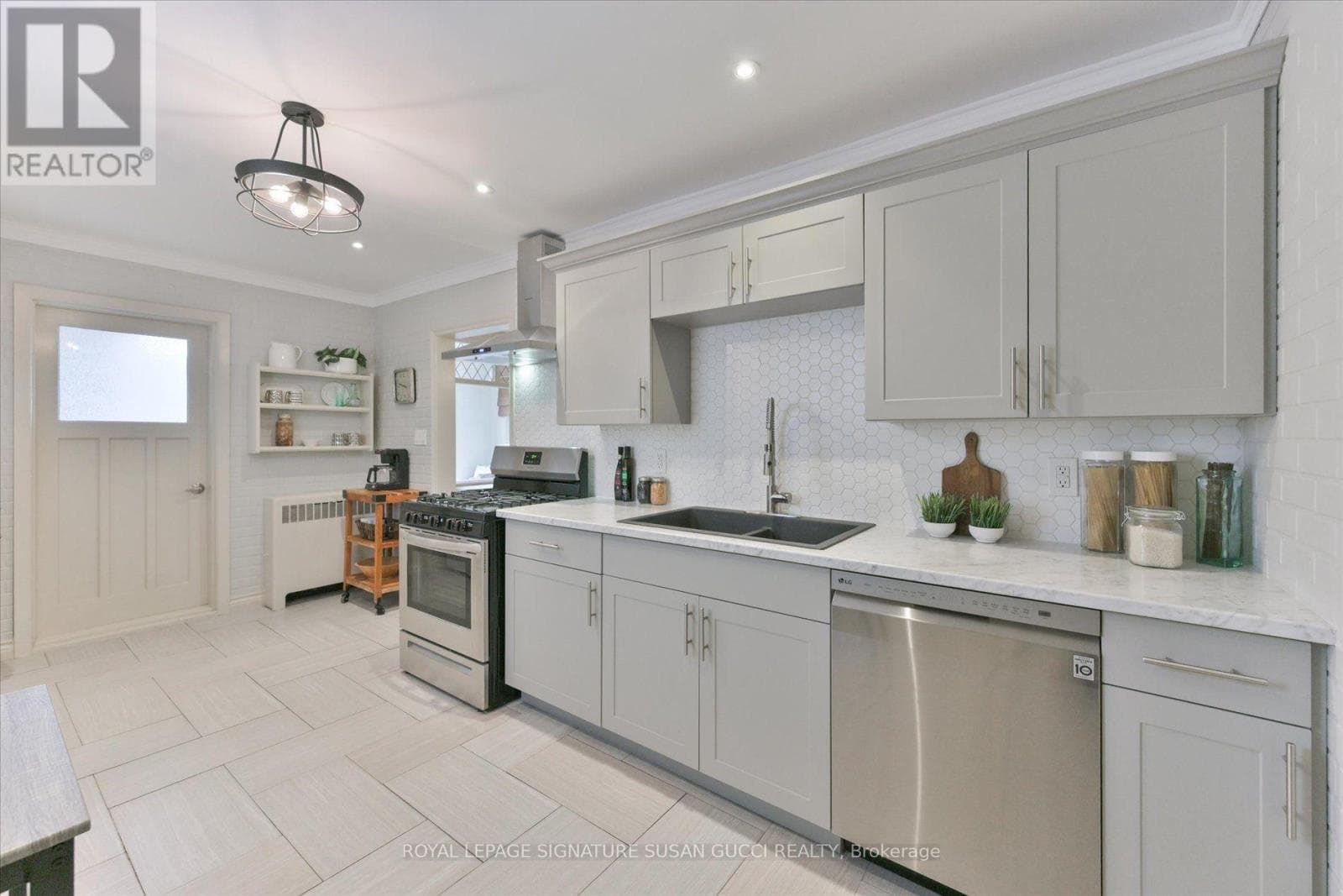 Photo of 8 SUTHERLAND AVENUE