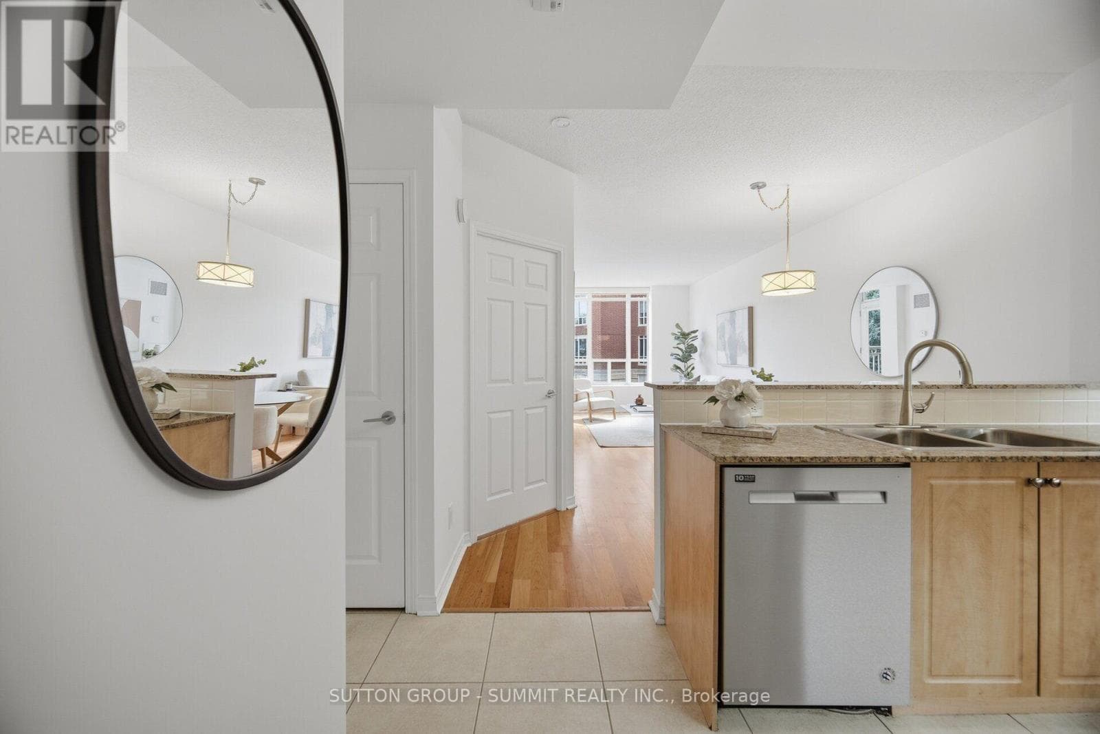 Photo of 205 - 455 ROSEWELL AVENUE