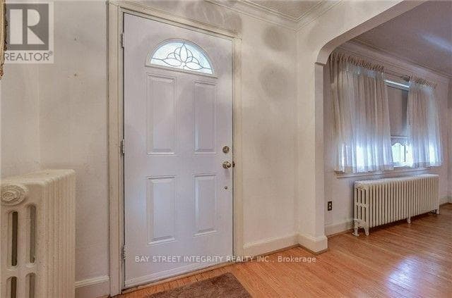 Photo of 889 ROYAL YORK ROAD