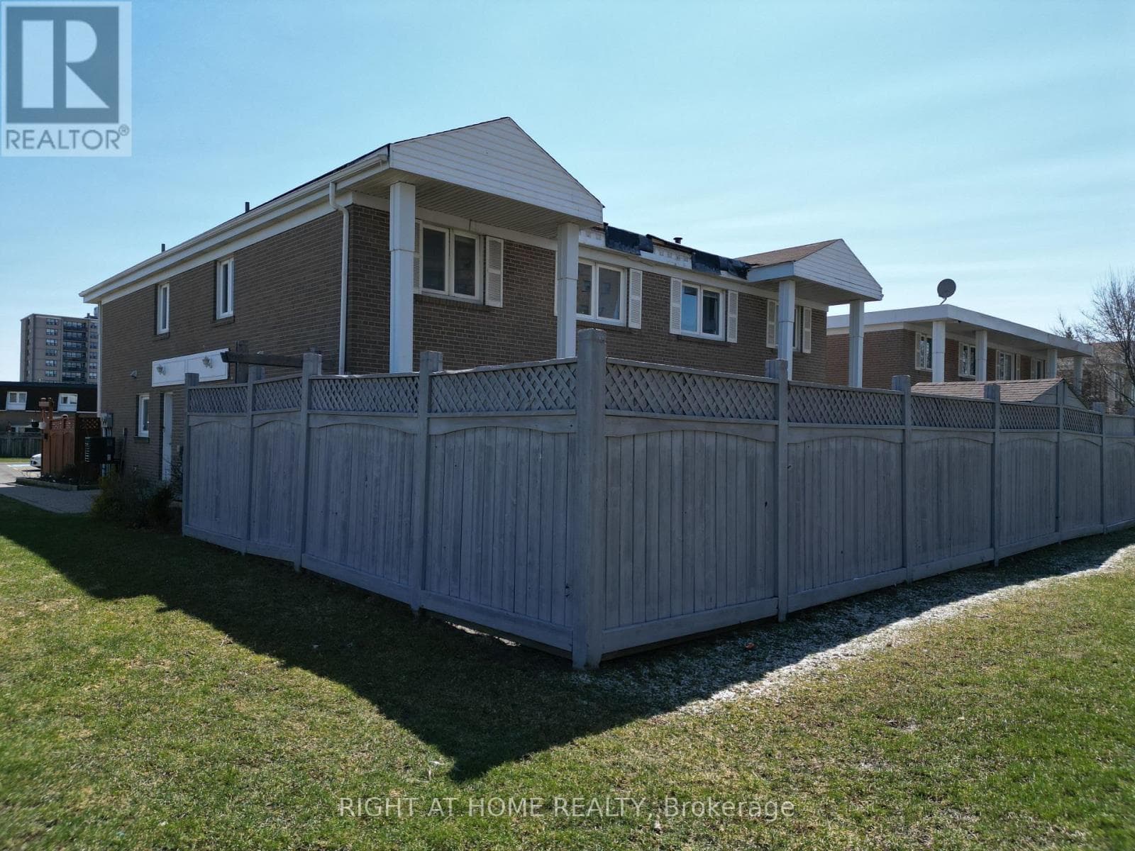 Photo of 270 TOWN HOUSE CRESCENT