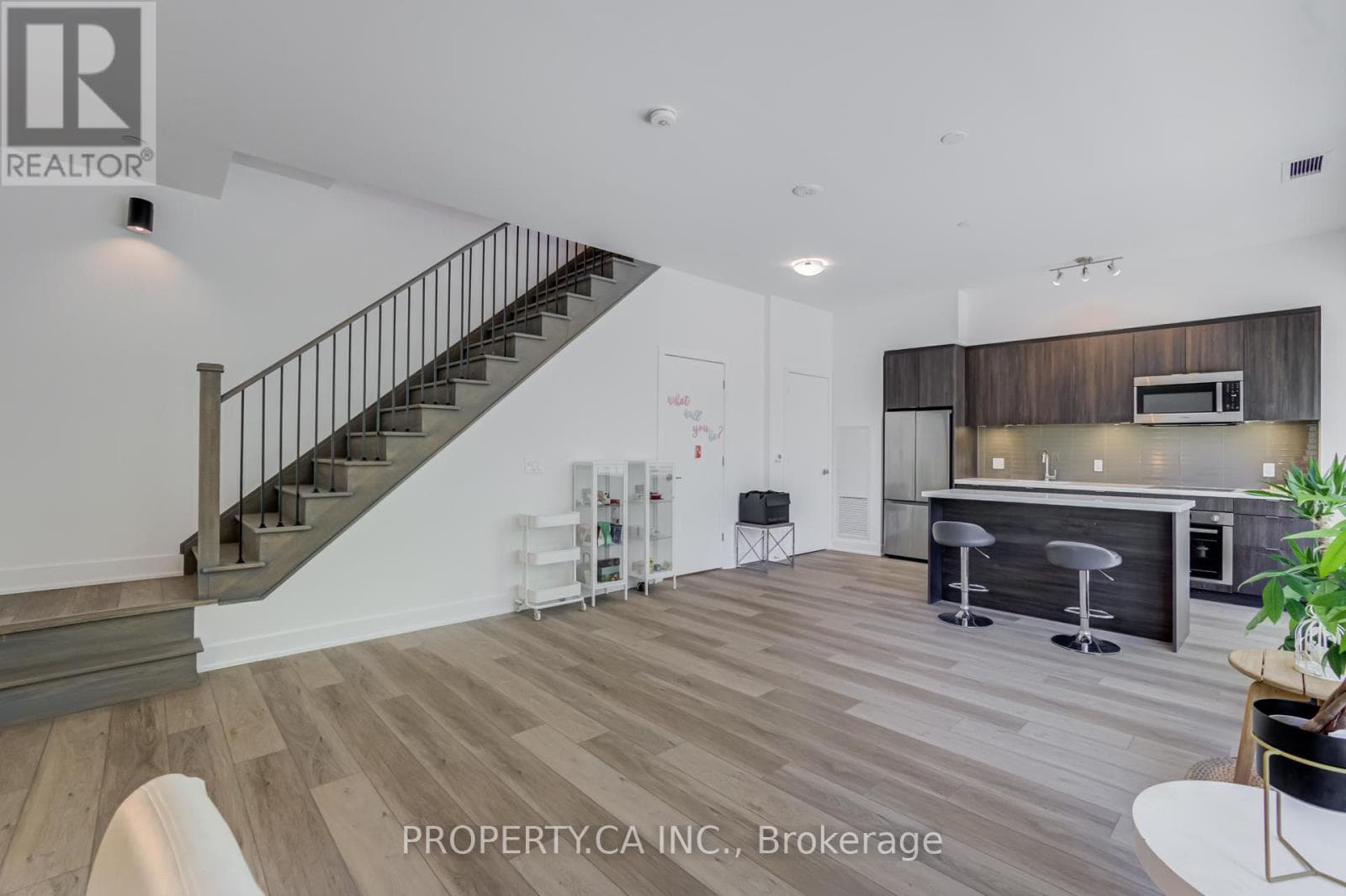 Photo of 102 - 2 TEAGARDEN COURT N
