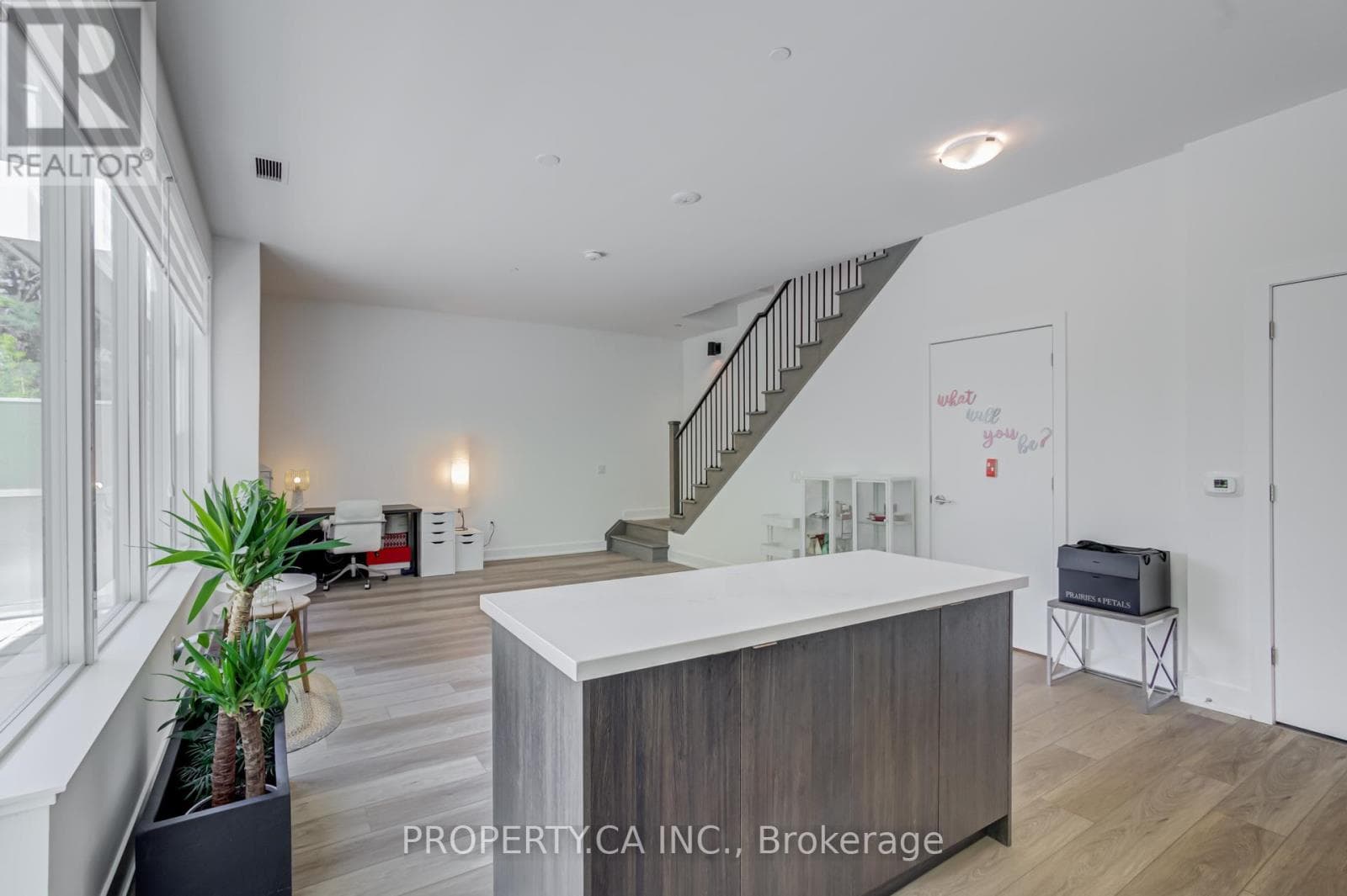 Photo of 102 - 2 TEAGARDEN COURT N