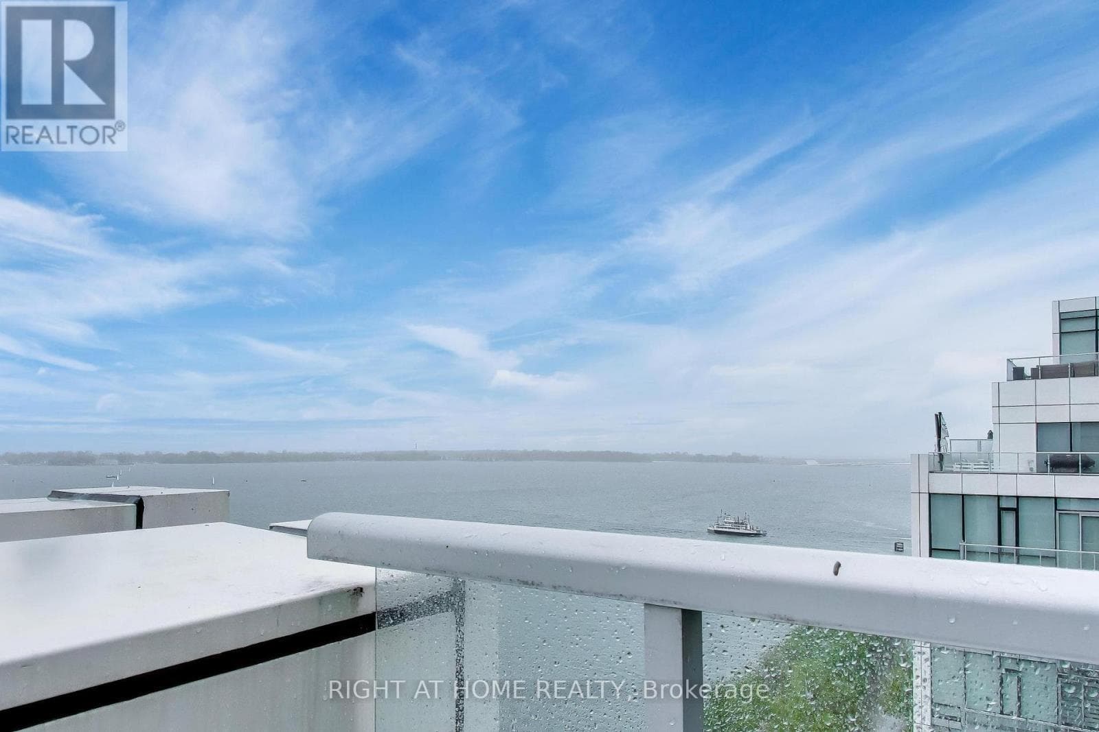 Photo of 1126 - 39 QUEENS QUAY E