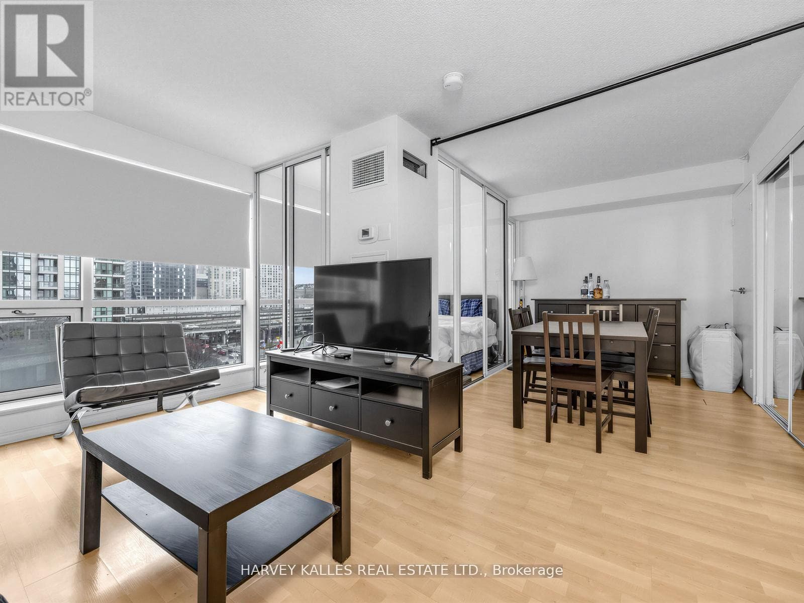Photo of 705 - 10 YONGE STREET