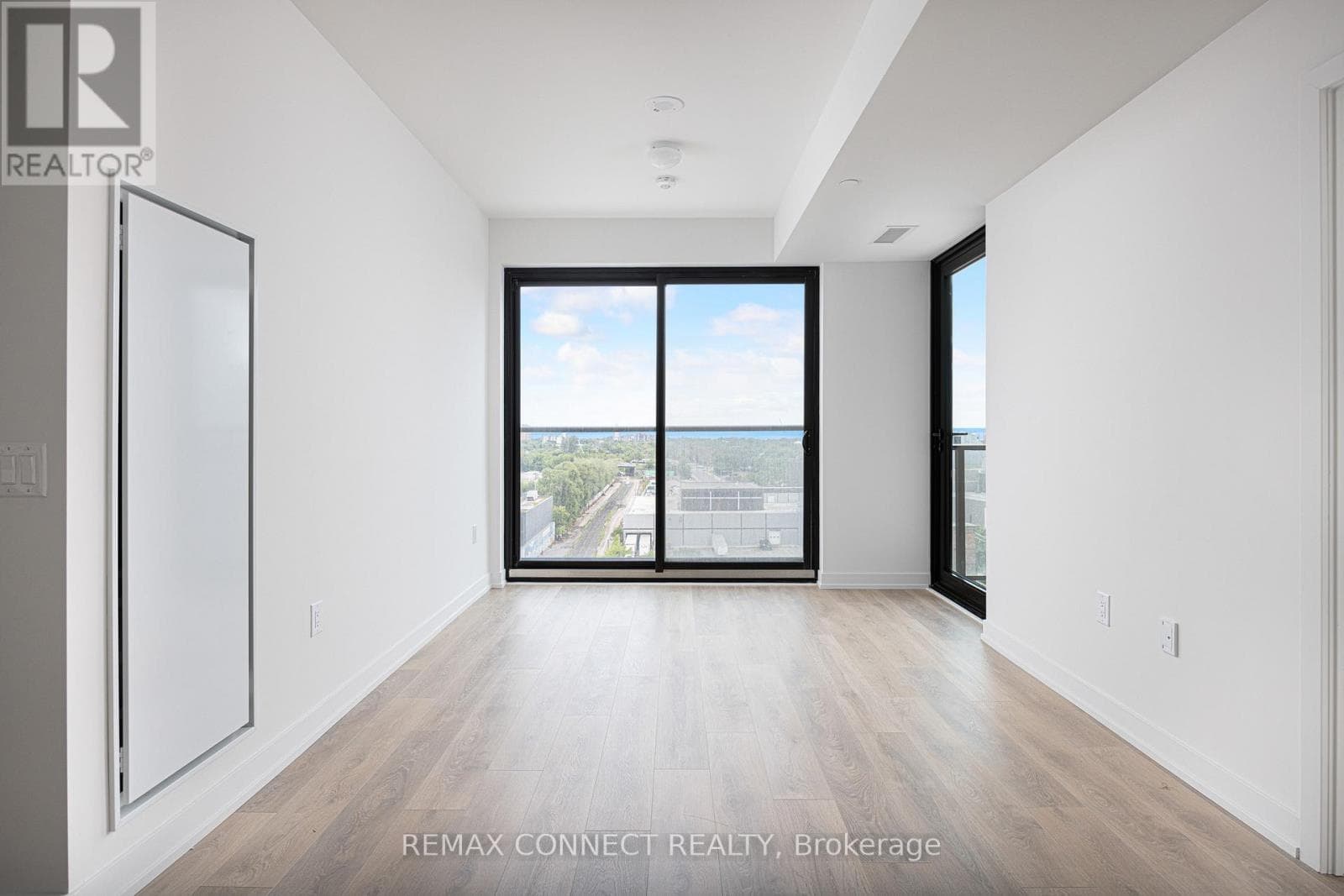 Photo of 1002 - 181 STERLING ROAD