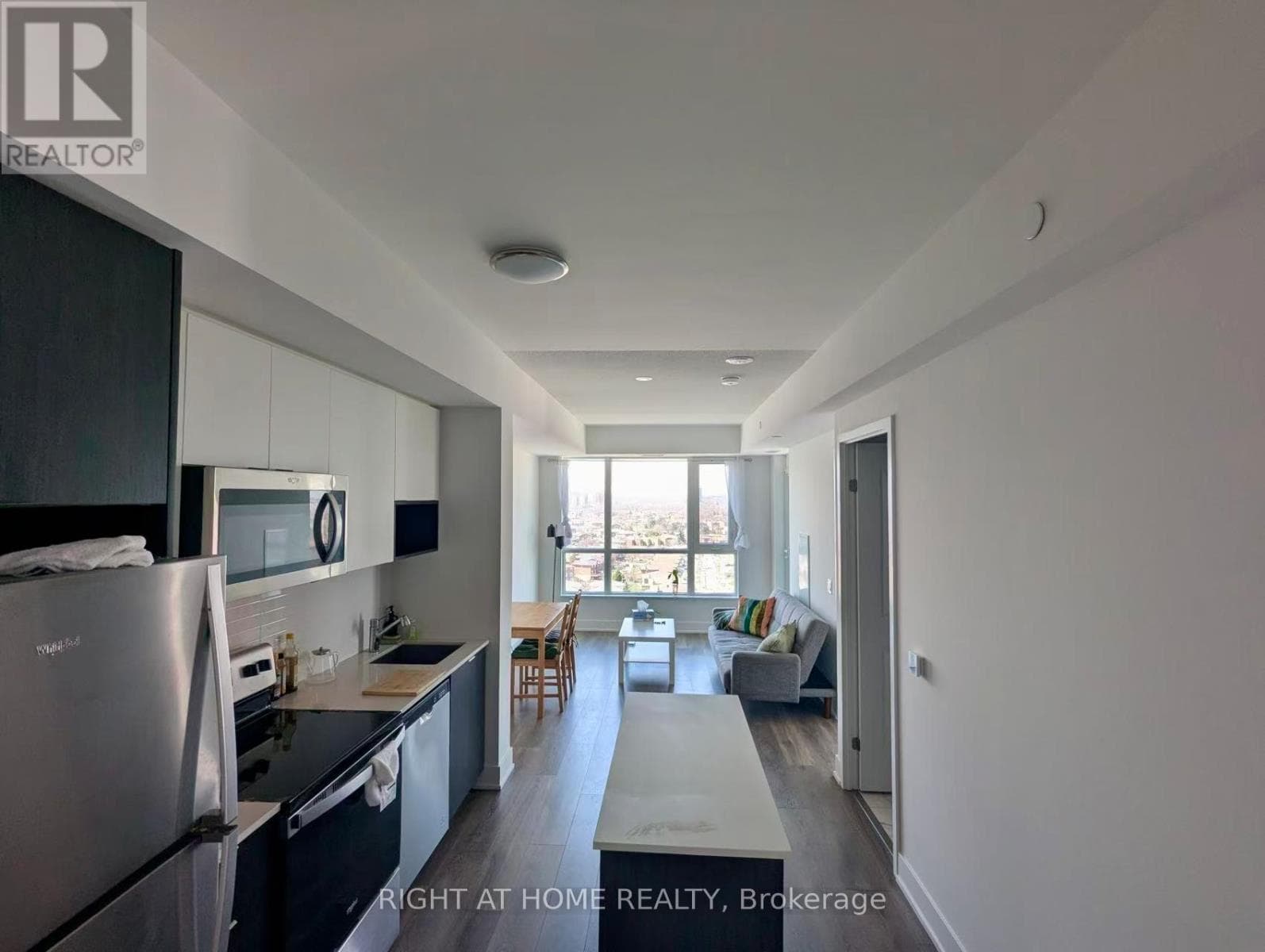 Photo of 1607 - 202 BURNHAMTHORPE ROAD E