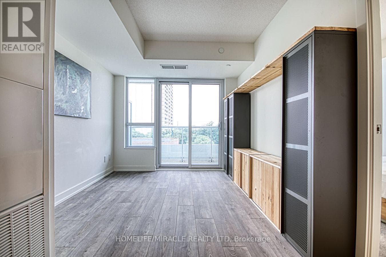 Photo of 402 - 10 WILBY CRESCENT