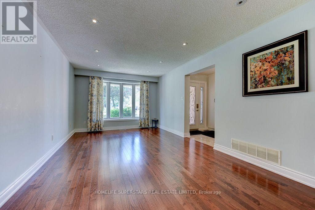 Photo of 868 KOWAL DRIVE