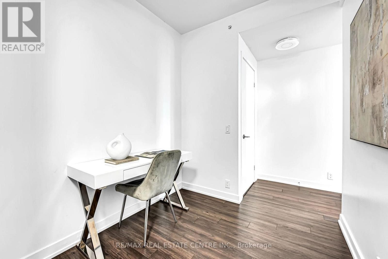 Photo of 809 - 10 PARK LAWN ROAD