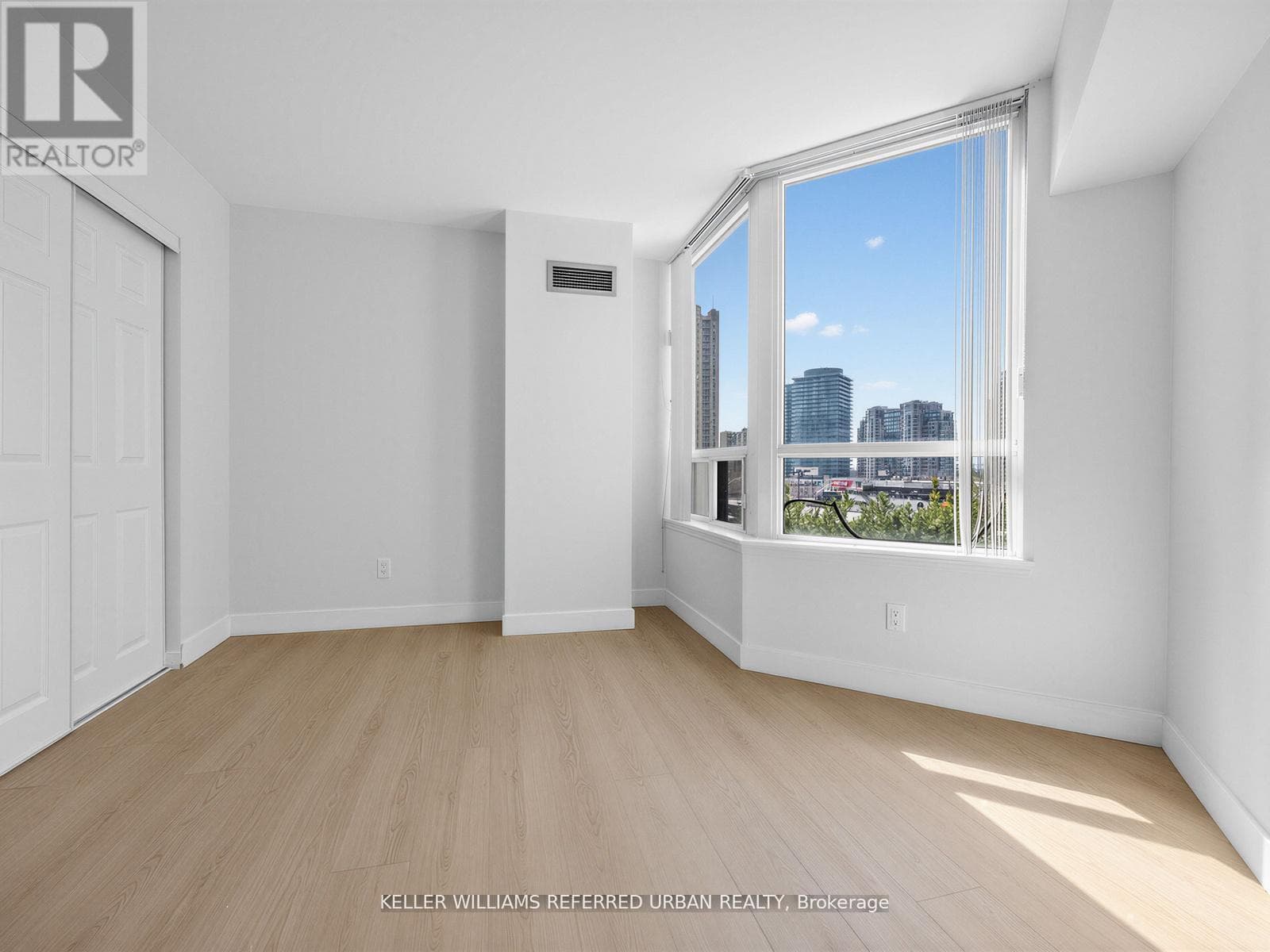 Photo of 501 - 7 BISHOP AVENUE