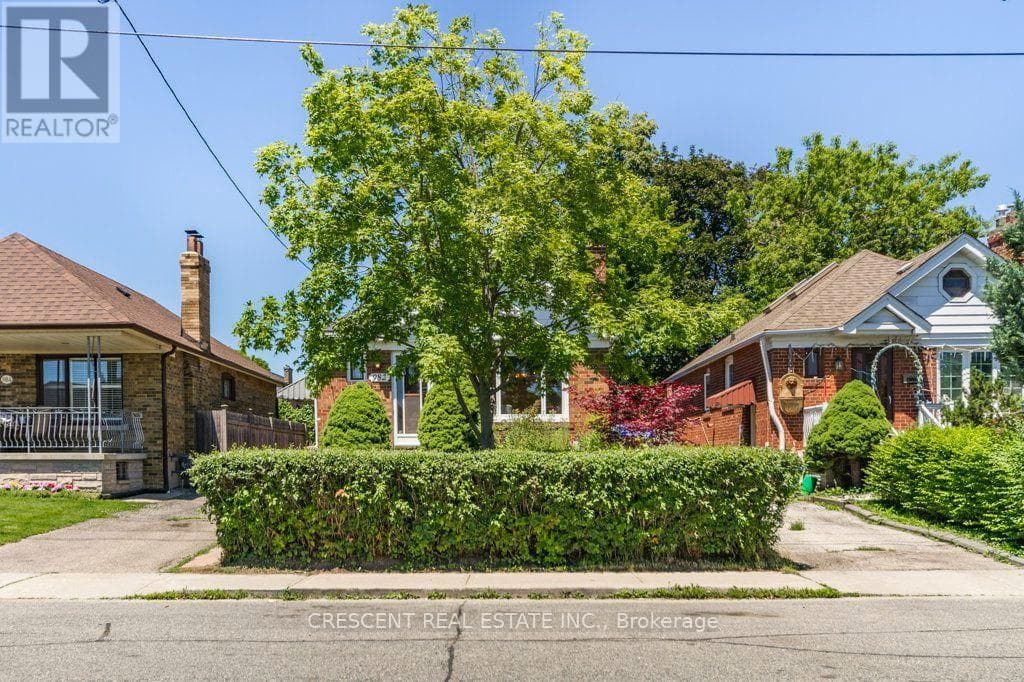 Photo of 982 BRIAR HILL AVENUE
