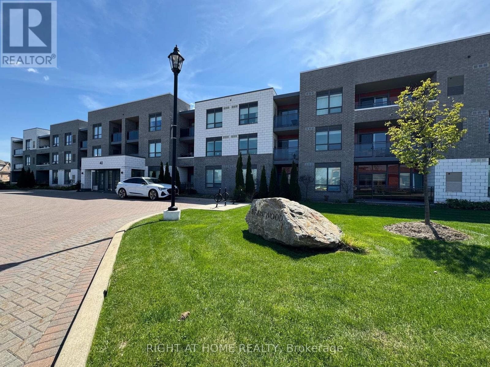 Photo of 307 - 40 VIA ROSEDALE WAY